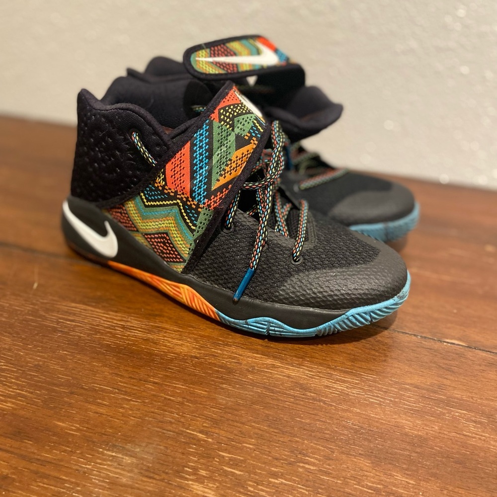 Nike Kyrie BHM 828375-099 Basketball shoes Power of One Size 6.5Y - Picture 10 of 10